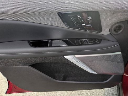 New 2025 Cadillac Optiq Luxury 2 image 12