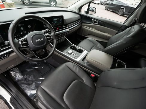 Used 2026 Kia Carnival LXS FWD image 15