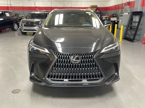 Used 2024 Lexus NX 250 FWD image 3