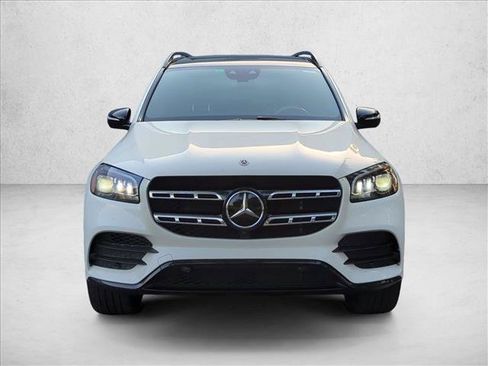 Used 2021 Mercedes-Benz GLS 580 4MATIC image 2