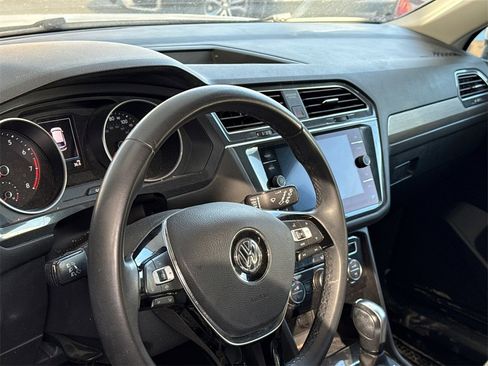 Used 2020 Volkswagen Tiguan SE image 9