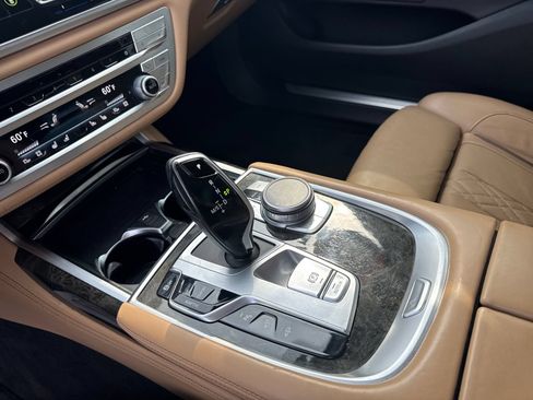 Used 2022 BMW 740i RWD image 22