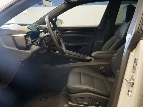 New 2026 Porsche Macan 4 Electric image 23