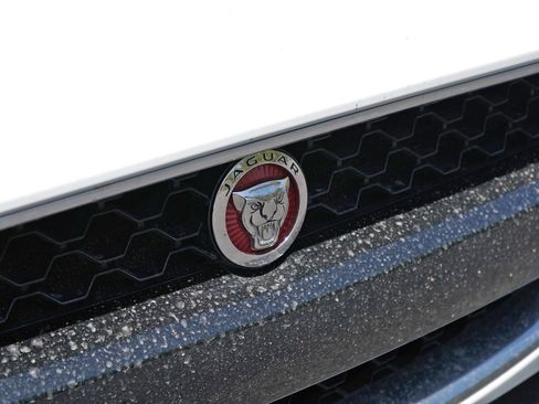 Used 2018 Jaguar F-TYPE Coupe RWD image 4