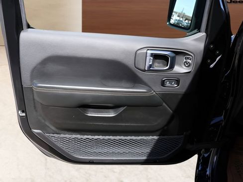 Used 2025 Jeep Wrangler Unlimited Sahara w/ Safety Group AWD/4WD image 10