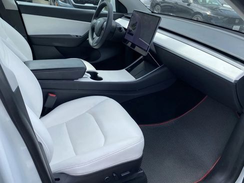 Used 2021 Tesla Model Y Long Range image 6