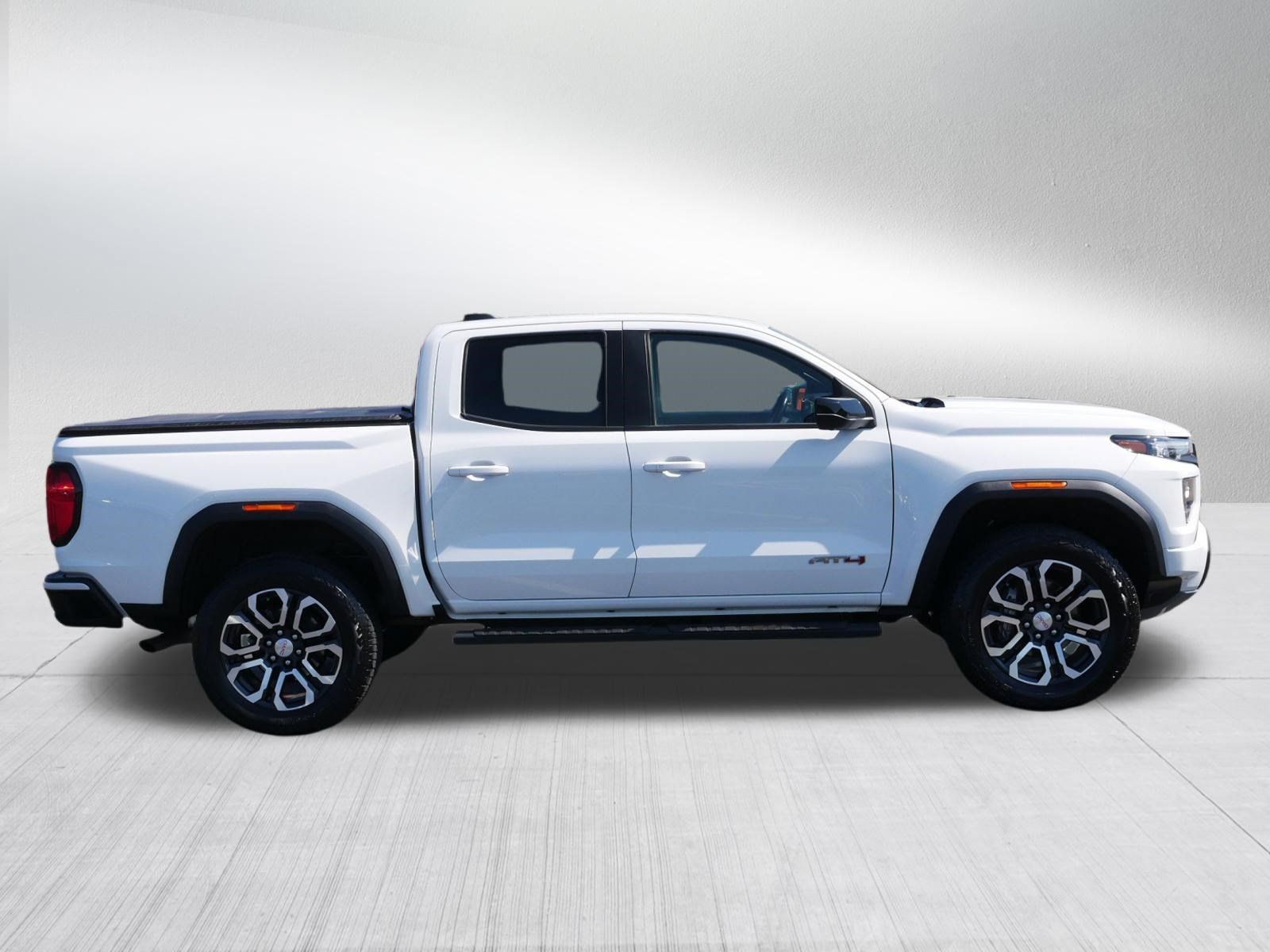 Used 2023 GMC Canyon AT4 w/ Technology Package AWD/4WD image 8