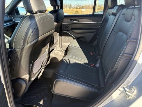 Used 2024 Jeep Grand Cherokee Overland image 7