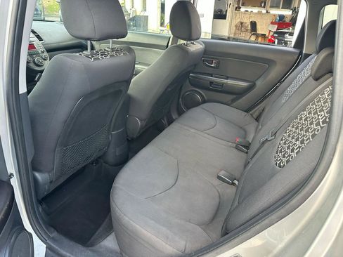 Used 2011 Kia Soul + image 11