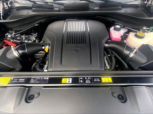 New 2025 Land Rover Range Rover Long Wheelbase SE image 16
