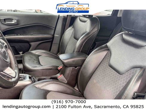 Used 2018 Jeep Compass Latitude w/ Popular Equipment Group FWD image 16
