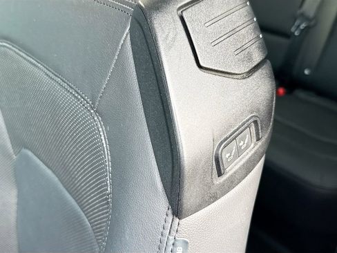 Used 2023 Land Rover Defender 90 SE image 29