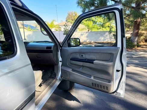 Used 2004 Nissan Xterra XE image 25