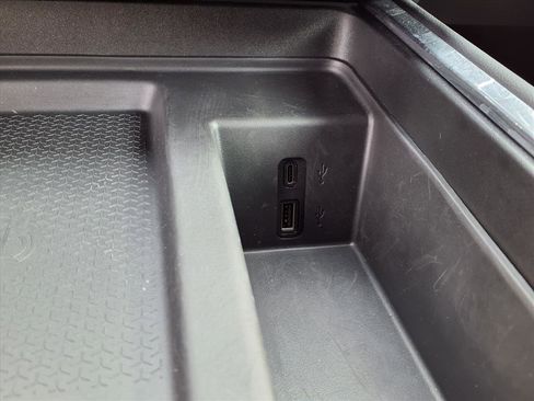 Used 2025 GMC Acadia Elevation image 6