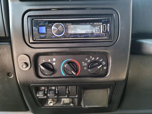 Used 2005 Jeep Wrangler Sport image 9