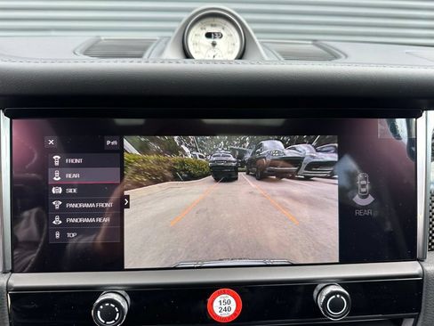 Used 2026 Porsche Macan AWD/4WD image 38