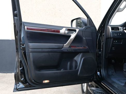 Used 2017 Lexus GX 460 image 19