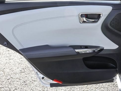 Used 2014 Toyota Avalon Limited image 25