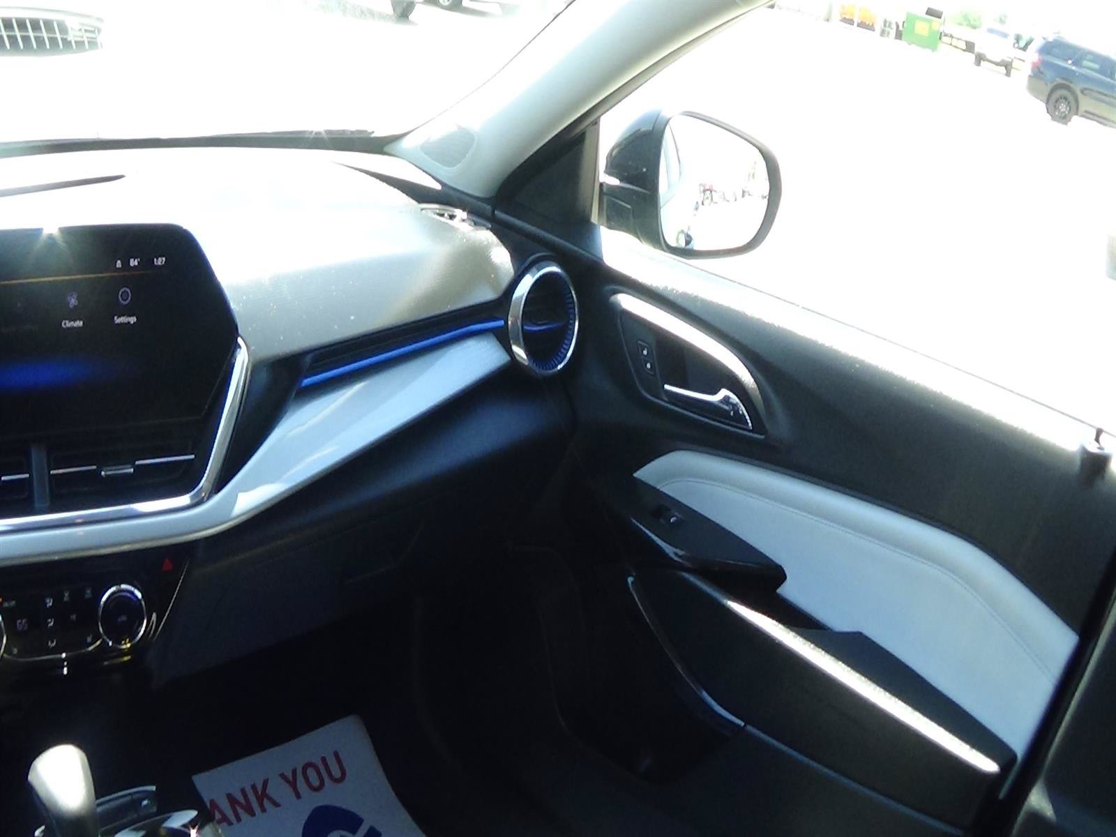Used 2025 Chevrolet Trax LT w/ LT Convenience Package FWD image 14