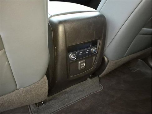 Used 2021 Buick Enclave Essence image 16