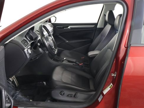 Used 2018 Volkswagen Passat 2.0T R-Line w/ R-Line Lighting Package image 22