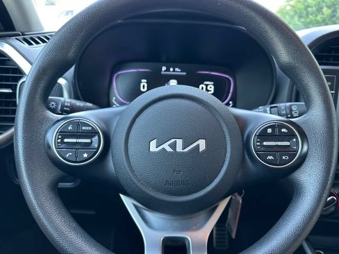 Used 2023 Kia Soul LX w/ LX Technology Package FWD image 23