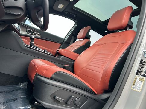 Used 2023 Kia Sportage SX image 12