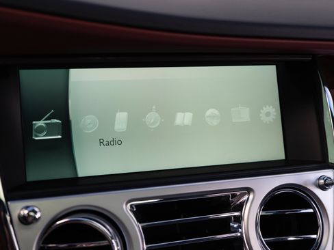Used 2017 Rolls-Royce Ghost RWD image 18
