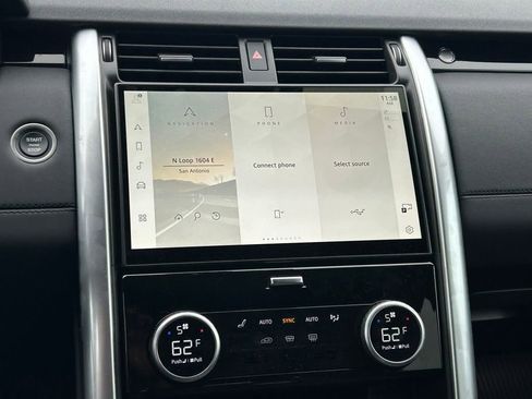 Used 2025 Land Rover Discovery S image 21