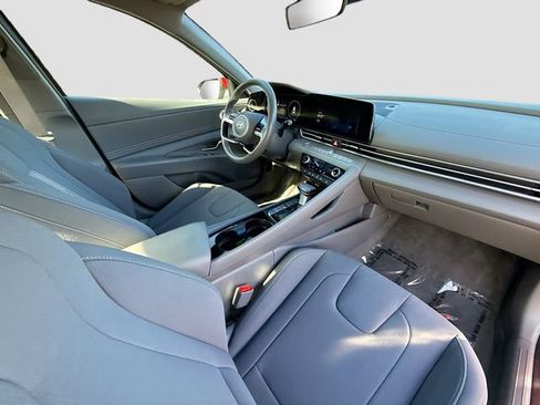 Used 2025 Hyundai Elantra SEL w/ Cargo Package image 26