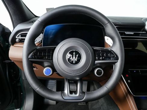 New 2025 Maserati Grecale GT image 10