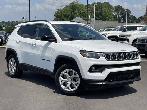 Used 2024 Jeep Compass Latitude AWD/4WD image 1