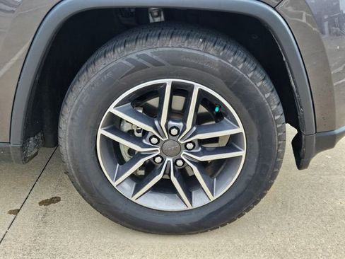 Used 2020 Jeep Grand Cherokee Limited RWD image 3