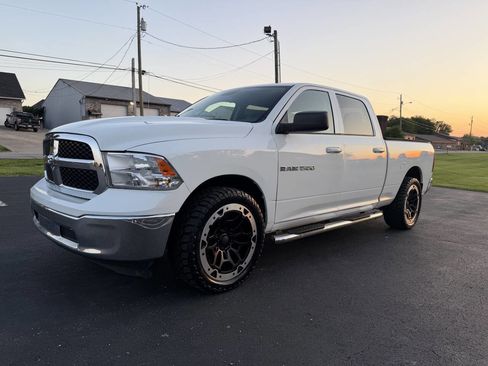 Used 2021 RAM 1500 Classic SLT RWD image 3
