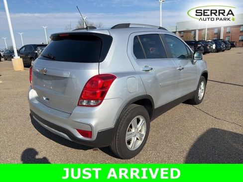 Used 2017 Chevrolet Trax LT w/ LT Convenience Package image 3