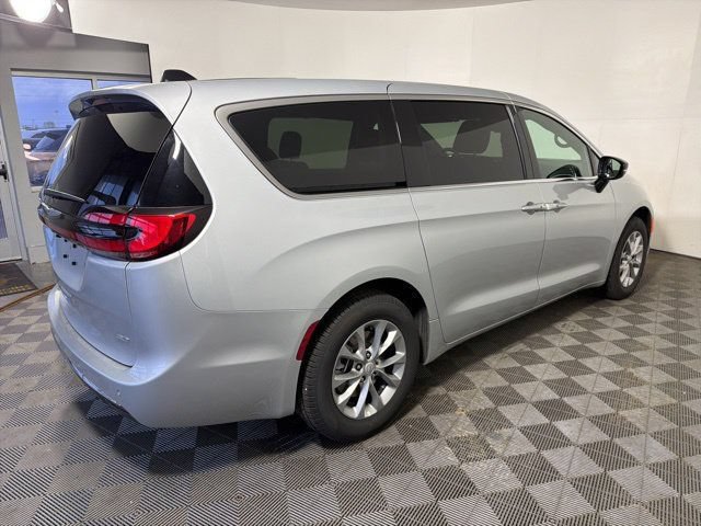 New 2026 Chrysler Pacifica Select AWD/4WD image 6