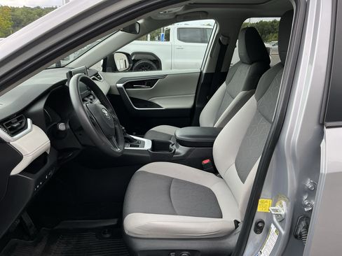 Used 2022 Toyota RAV4 XLE w/ Convenience Package AWD/4WD image 10