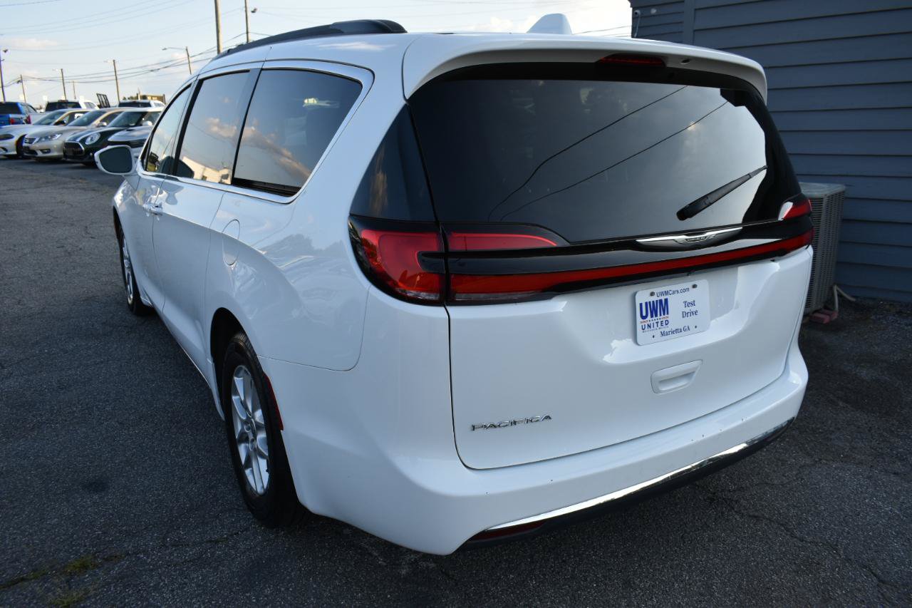 Used 2022 Chrysler Pacifica Touring-L FWD image 7
