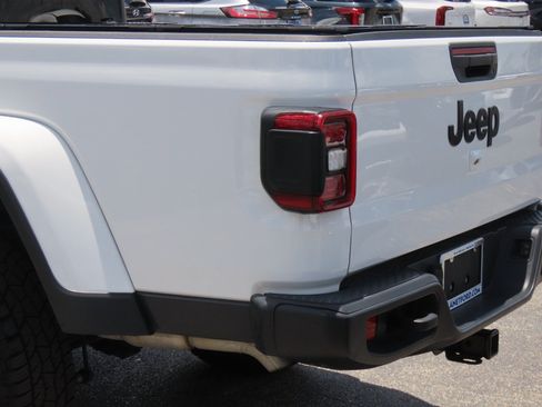 Used 2024 Jeep Gladiator Sport AWD/4WD image 15