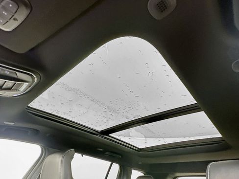 New 2025 Jeep Grand Cherokee Overland w/ Adv Protech Group III AWD/4WD image 14