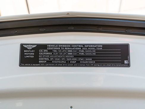 Used 2022 Bentley Bentayga AWD/4WD image 33