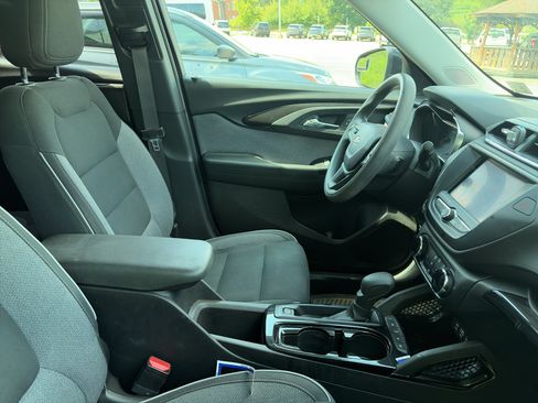 Used 2022 Chevrolet TrailBlazer LT FWD image 4
