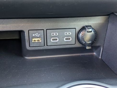 Used 2023 Toyota Highlander XLE image 26