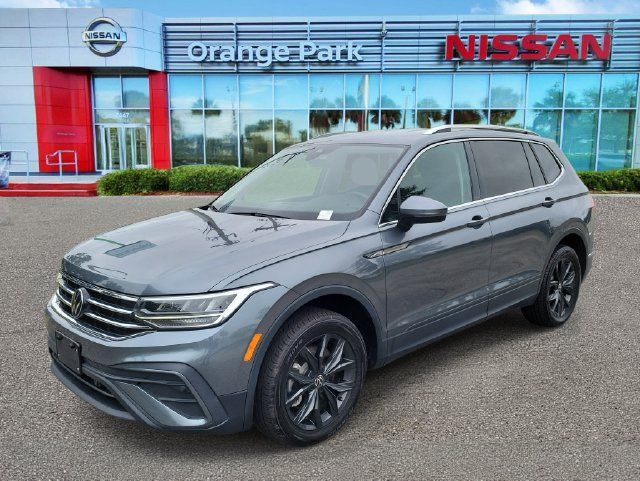 Used 2024 Volkswagen Tiguan SE AWD/4WD image 4