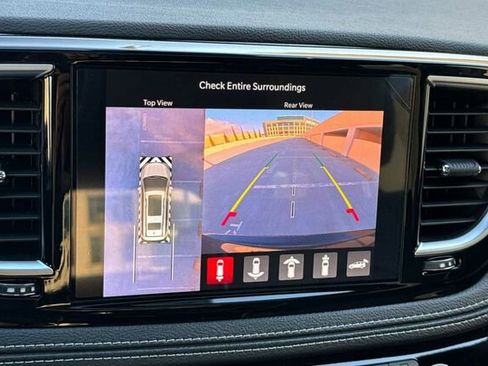 New 2026 Chrysler Pacifica Limited image 18