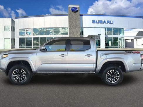 Used 2020 Toyota Tacoma TRD Sport AWD/4WD image 9