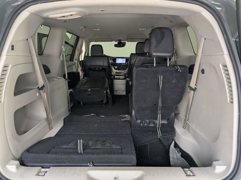 Used 2022 Chrysler Pacifica Touring-L FWD image 30