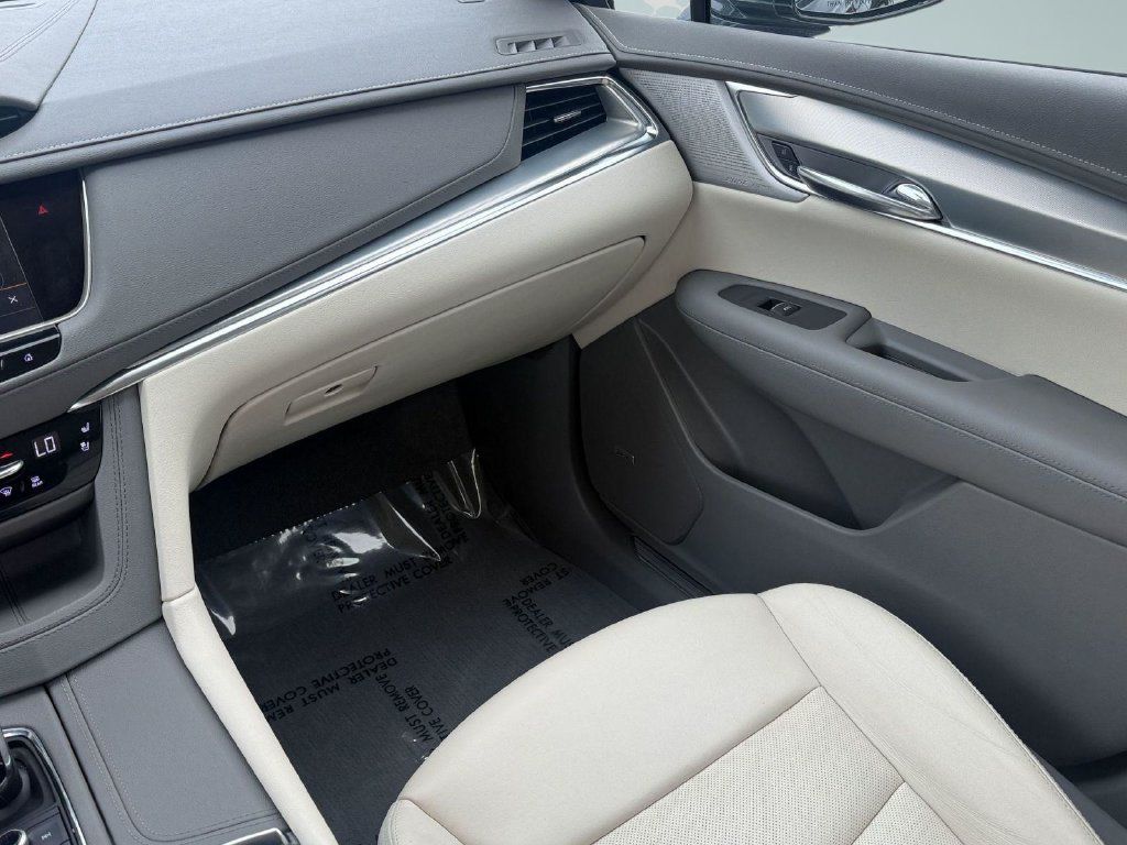 Used 2021 Cadillac XT5 Premium Luxury AWD/4WD image 16