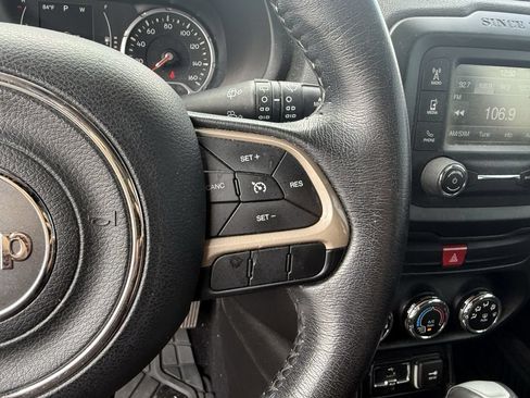 Used 2016 Jeep Renegade Latitude FWD image 15