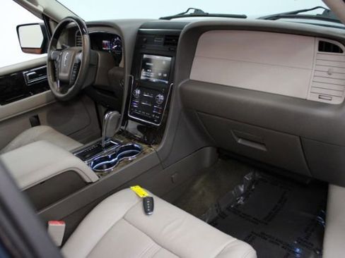 Used 2015 Lincoln Navigator 2WD image 33